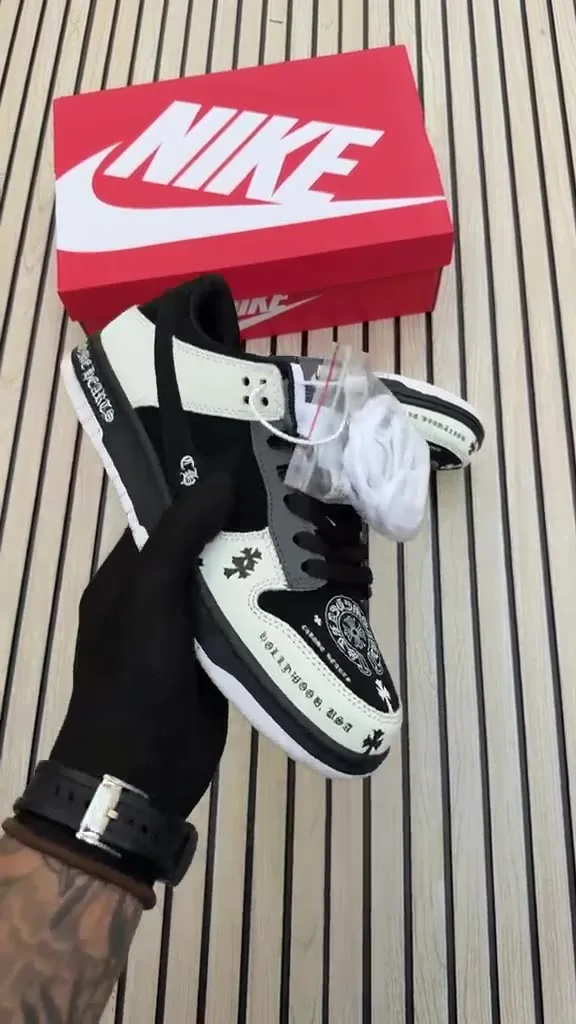 Nike SB Dunk Chrome Sneaker